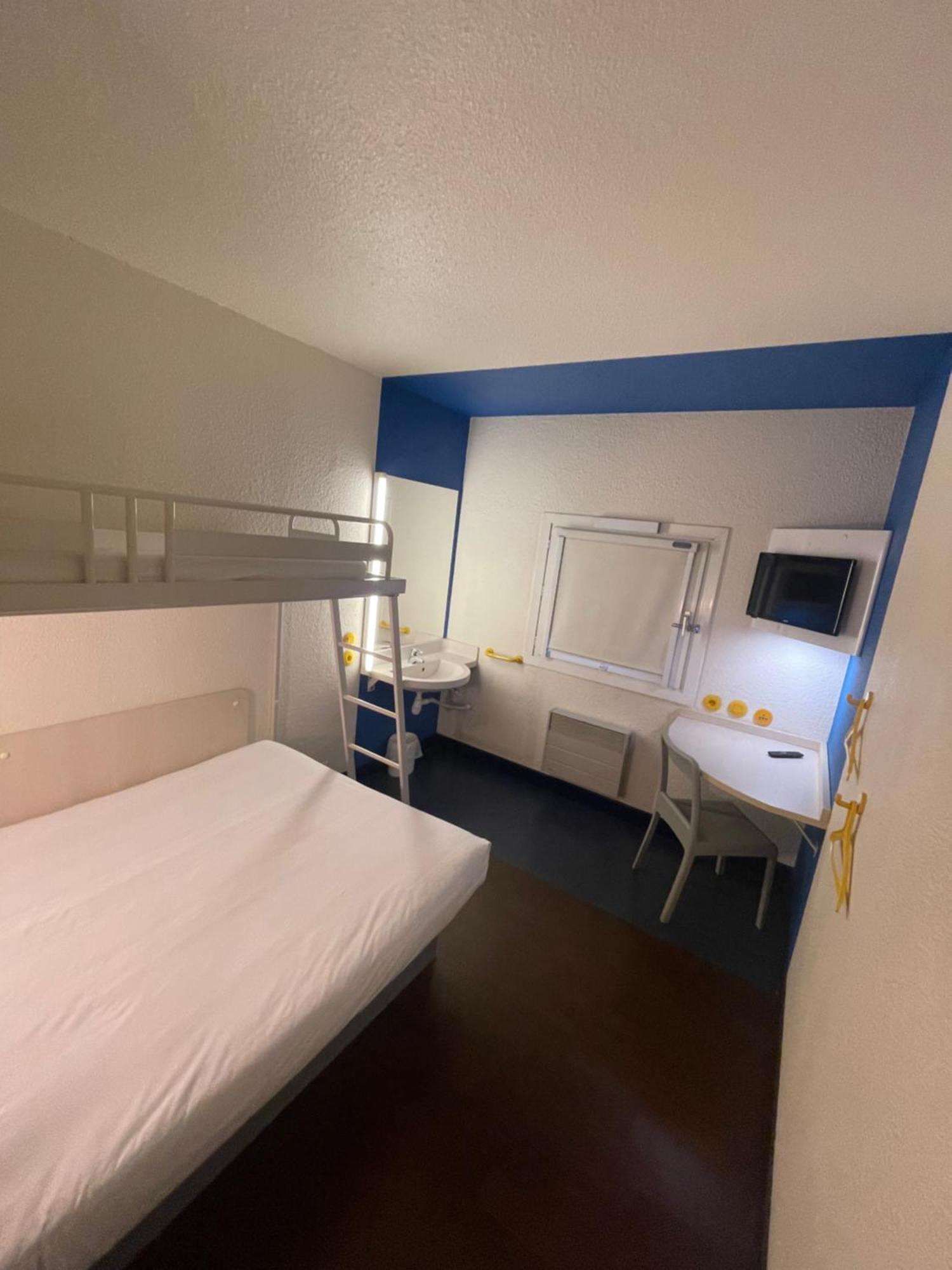 Dreibettzimmer mit Gemeinschaftsbad